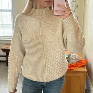 American eagle cream oversized sweater
• size: medium
• color: cream/white
